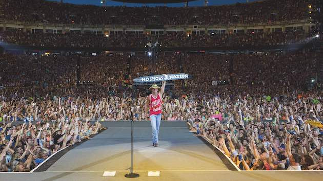 Kenny Chesney confirms his return to the road in 2022 with Here and Now Stadium Tour