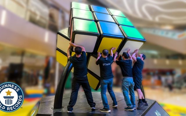 World’s Largest Rubik’s Cube Assembled at Mall