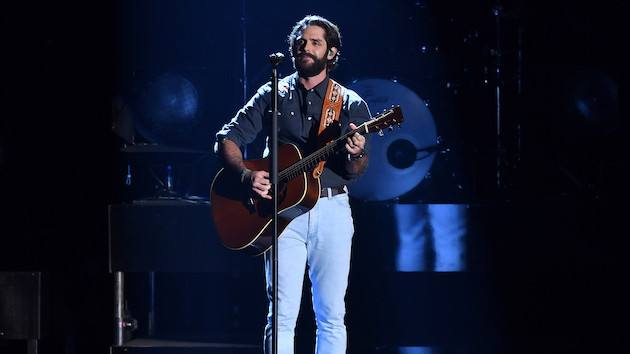 Thomas Rhett will “Bring the Bar to You” with his sprawling 2022 tour